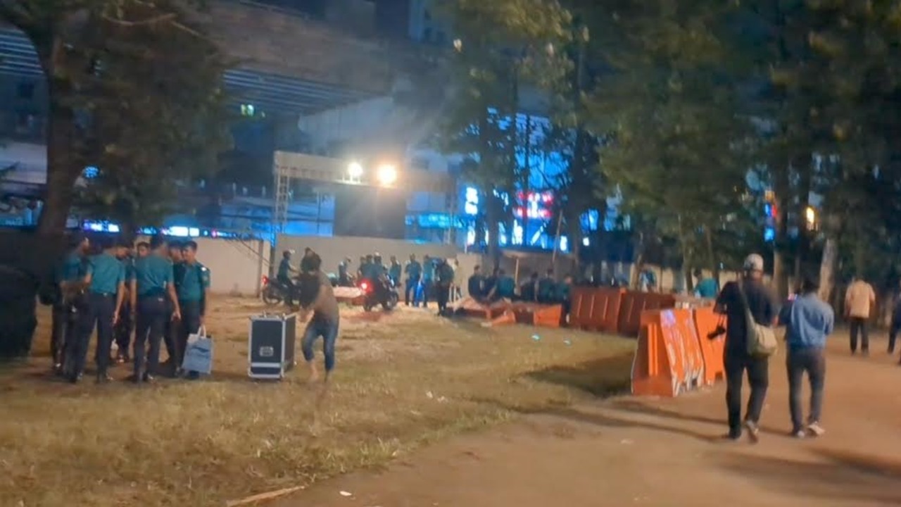 চট্টগ্রামে স্লোগান ঘিরে সংঘর্ষের পর ছাত্রদল-যুবদলের বিক্ষোভ